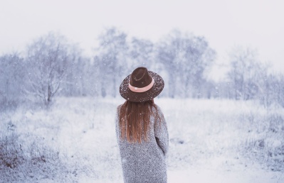 Naine üksikuna talvel